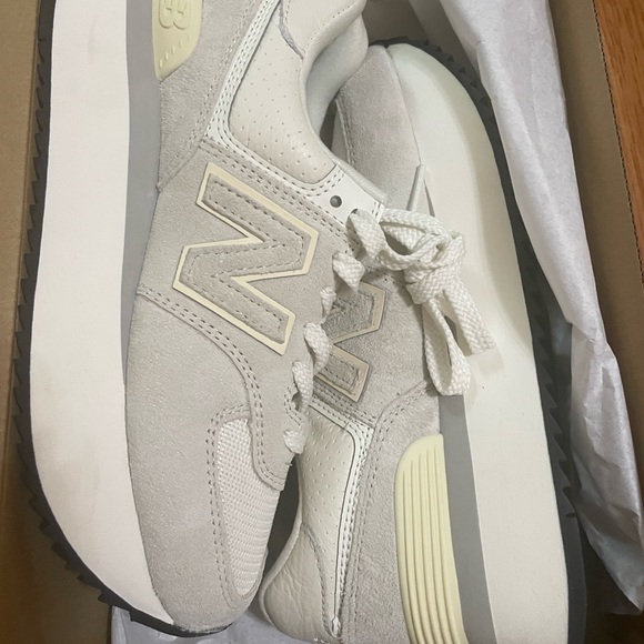 COPY - New balance sneakers - Picture 2 of 3
